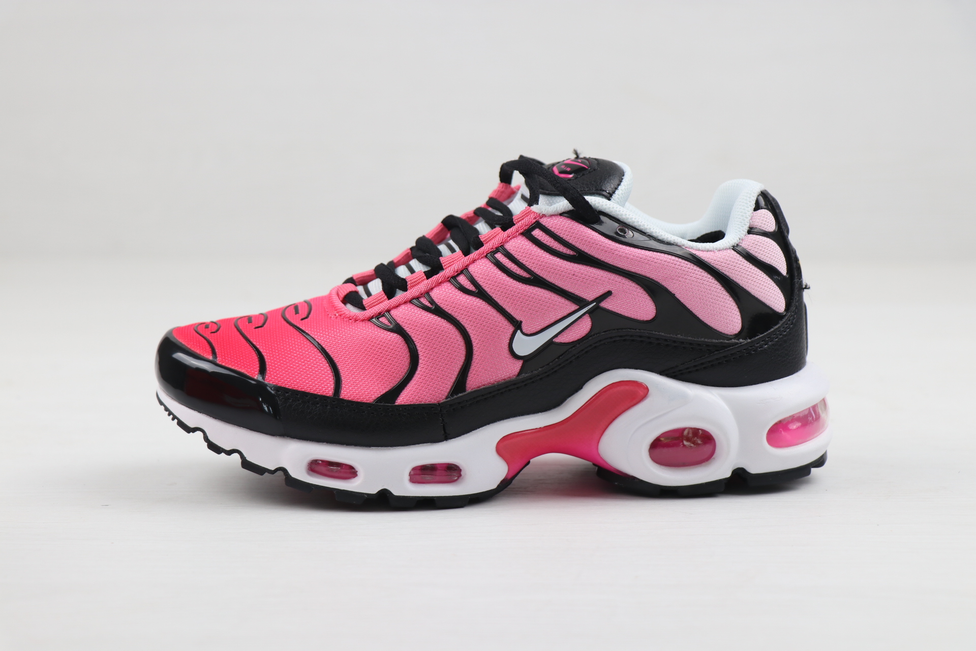 Women Nike Air Max PLUS Peach Red Black White Shoes